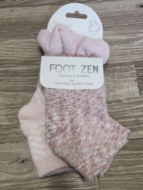 2 Pack+ scrunchie FOOT ZEN House Socks Mint & Shea Infused Spa Socks, 2 For $22